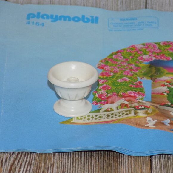 PLANTER WHITE Playmobil 4165 Princess Wedding Advent Calendar 2011 Replacement - Picture 1 of 6